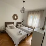Апартаменты Betty Шибеник